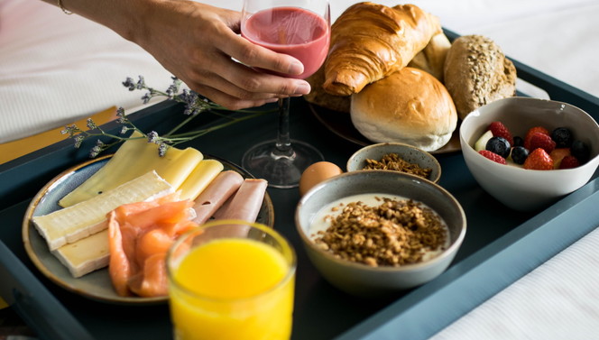 Frühstück | Tablett | Hotel | Sandwiches | Frischer Saft