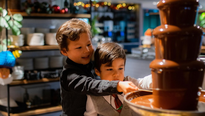 Enfants | Buffet de desserts | Fontaine de chocolat
