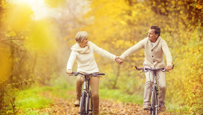 Fietsen | Herfst | Man en vrouw op fiets | Najaar