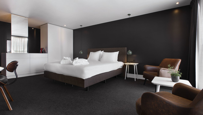 Hotelzimmer | Typ Deluxe | Kingsize-Bett | offenes Badezimmer | Van der Valk Hotel Sassenheim - Leiden 